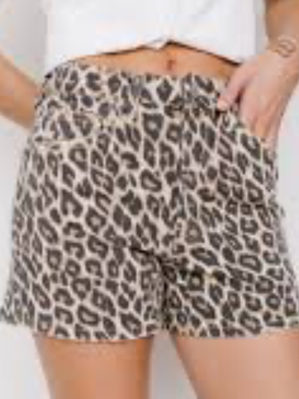 VESTIQUE HIGH WAISTED LEOPARD SHORTS- small NWOT